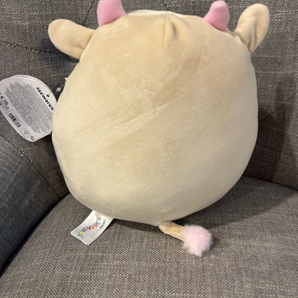 🐣 CORNELIUS 🍪🐮 8" Frosted Sugar Cookie Cow Easter 2025 Squishmallow NWT salad - Picture 4 of 6